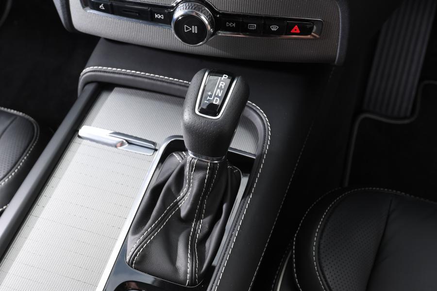 Детали интерьера Volvo XC90 D5 R-Design 2015 года  (UK) (фото 42 из 44)